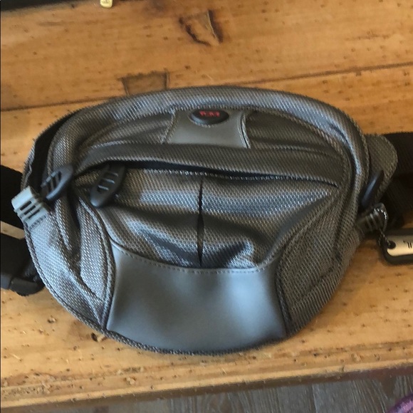 tumi waist bag